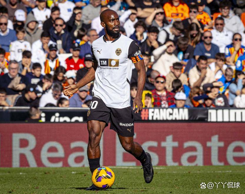 海星体育官网-瓦伦西亚清晨战术微调,志在意大利杯名次提升,球迷炸锅,轮换策略成焦点-海星体育官网